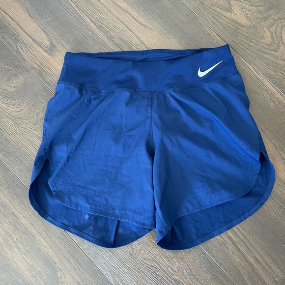 Nike women’s running dri fit shorts - Picture 1 of 3